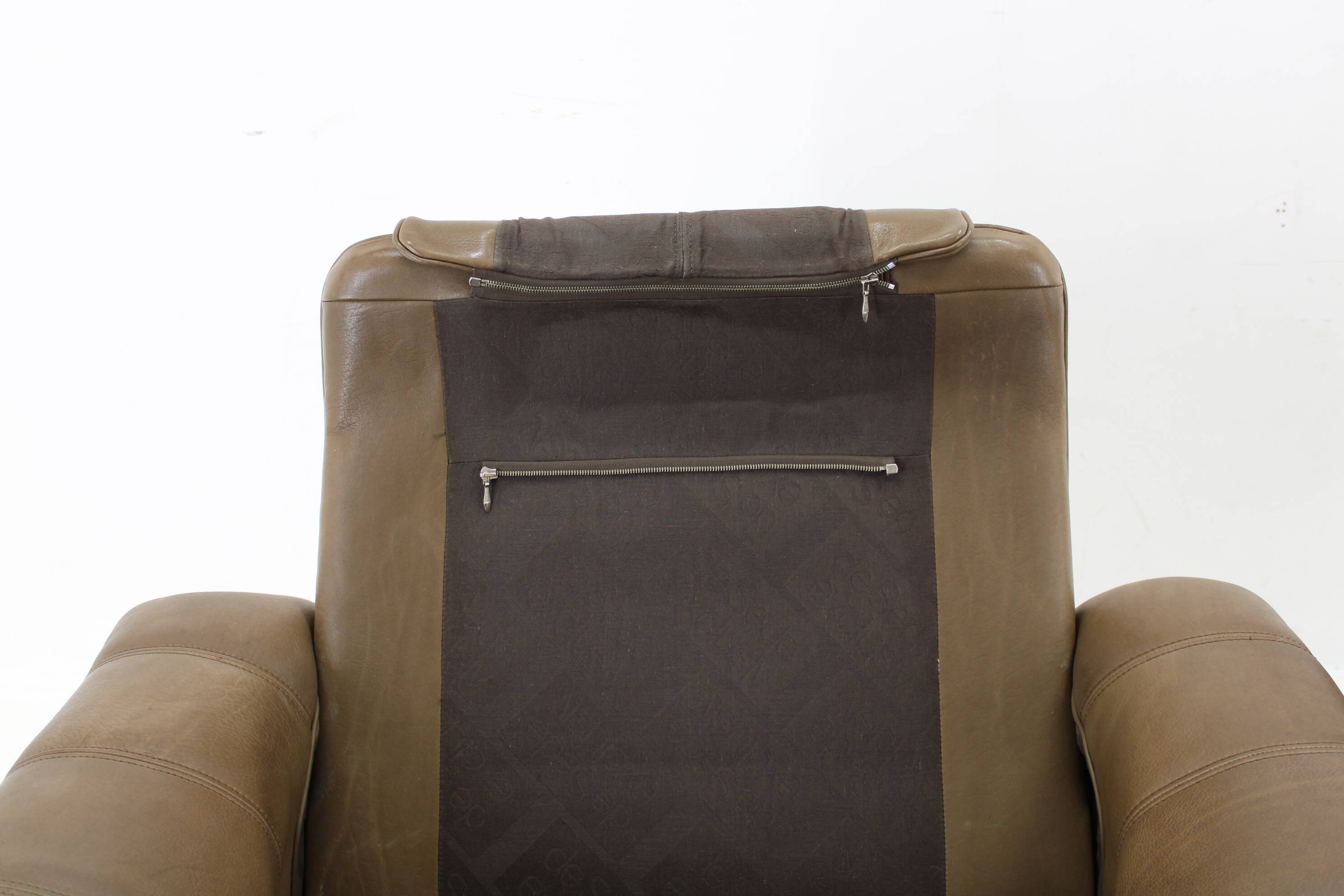 1970s Pair of Exclusive De sede Buffalo Leather Armchairs, Switzerland