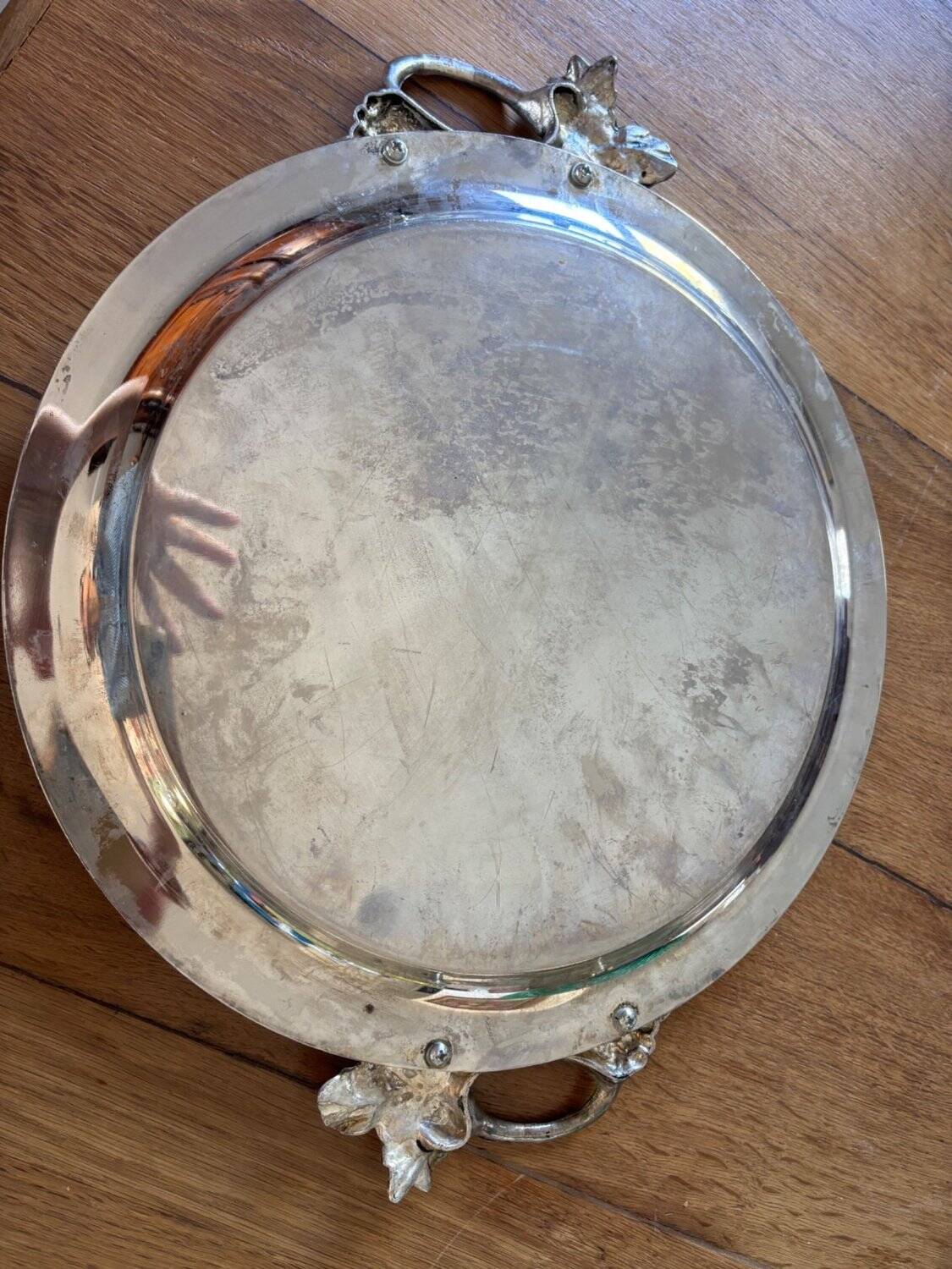 Art Nouveau presentation plate, cut crystal, silver-plated metal, vine leaves, 1900.