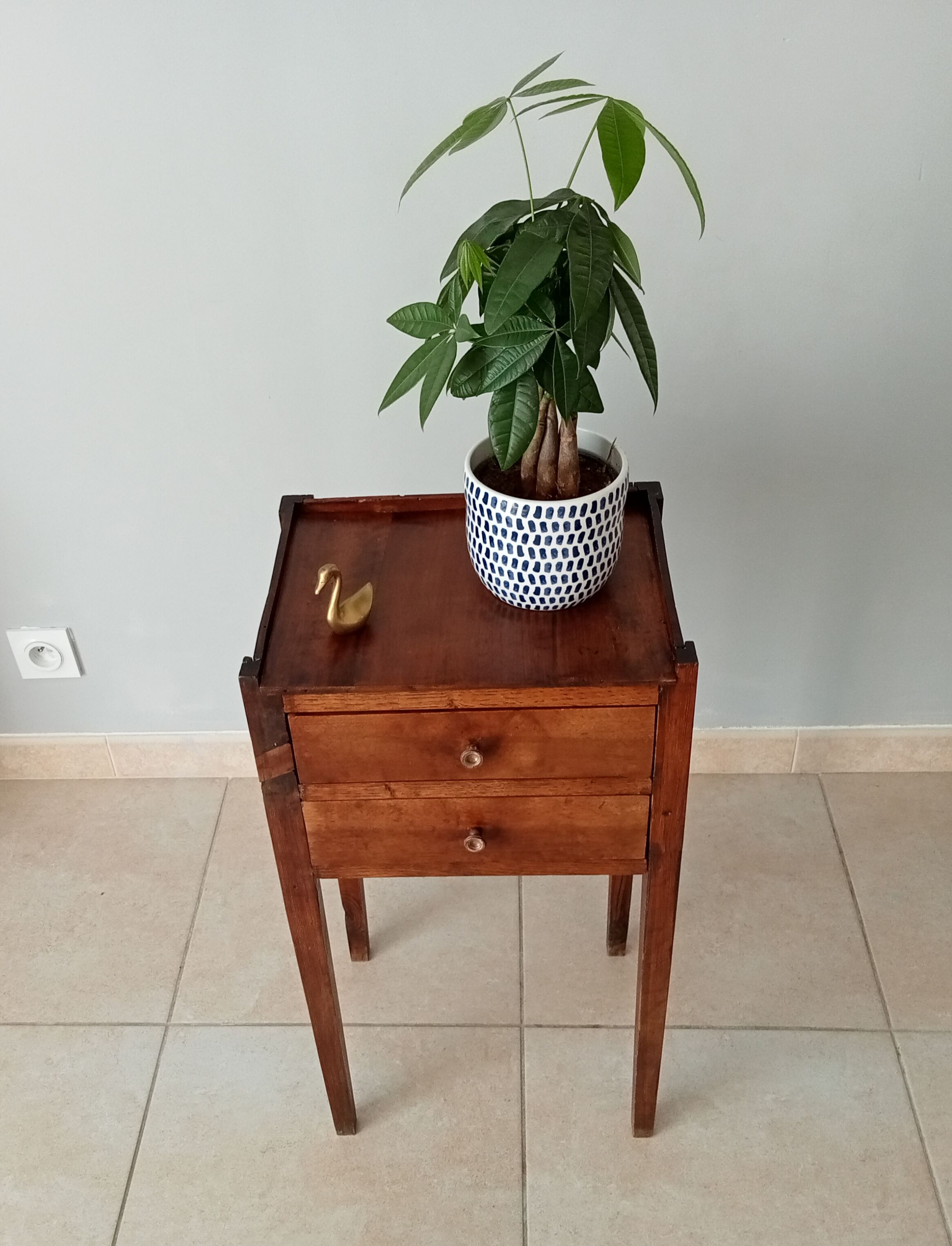 Walnut side table 20s/30s