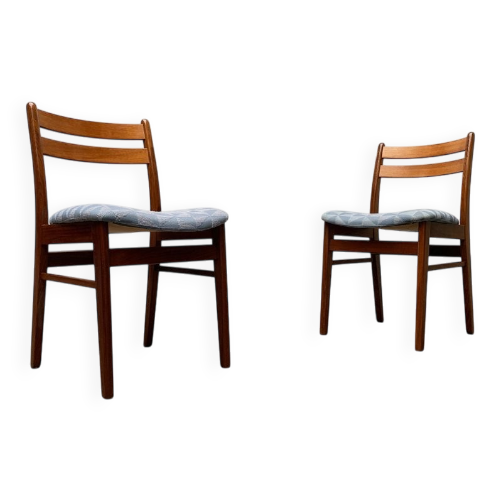 Set of chairs with a minimalist pattern, 1960s