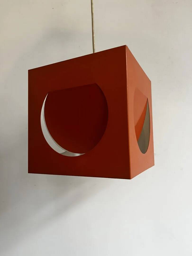 Suspension Cube - Shogo Suzuki pour Orno