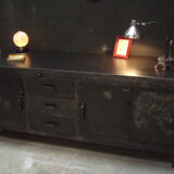 Former industrial workbench in metal