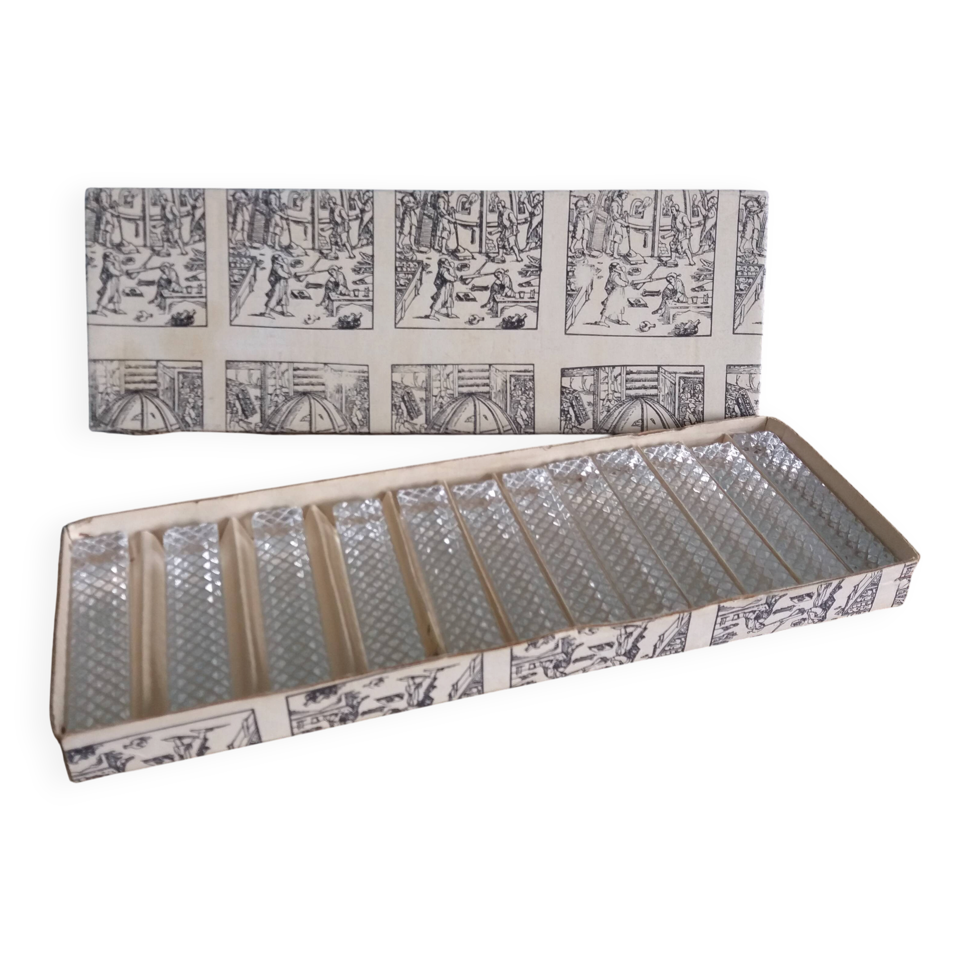 12 crystal knife rests in their box, Hungary, diamond point