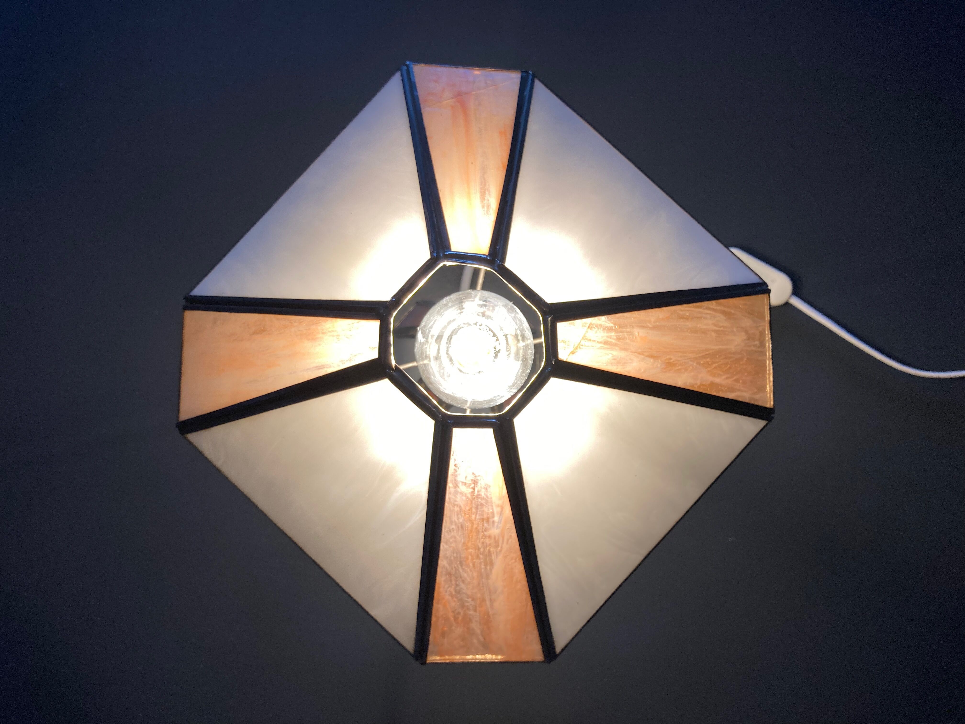 Table lamp in opalescent and partitioned glass paste