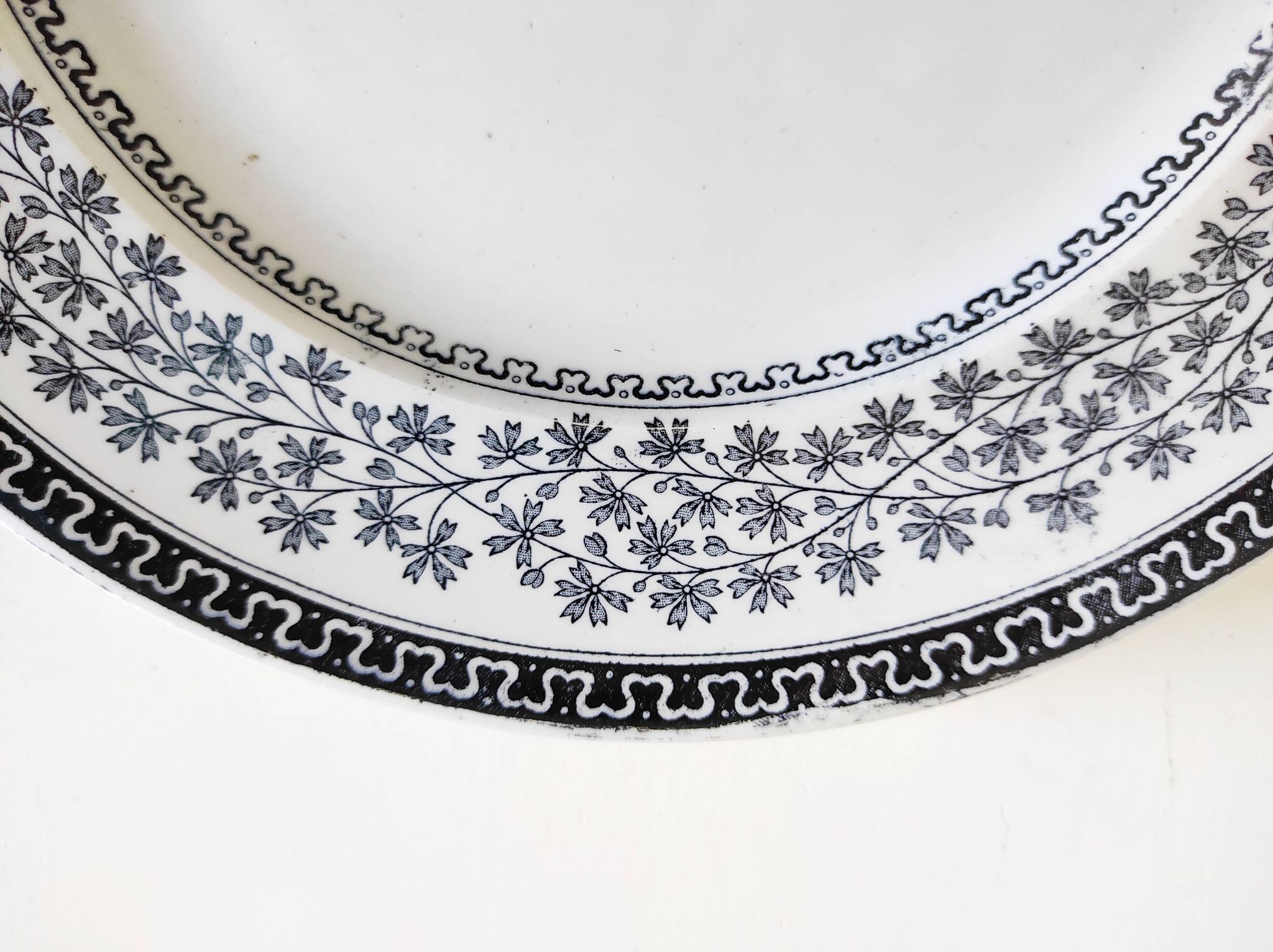 Pair of Gent Boch Frères plates