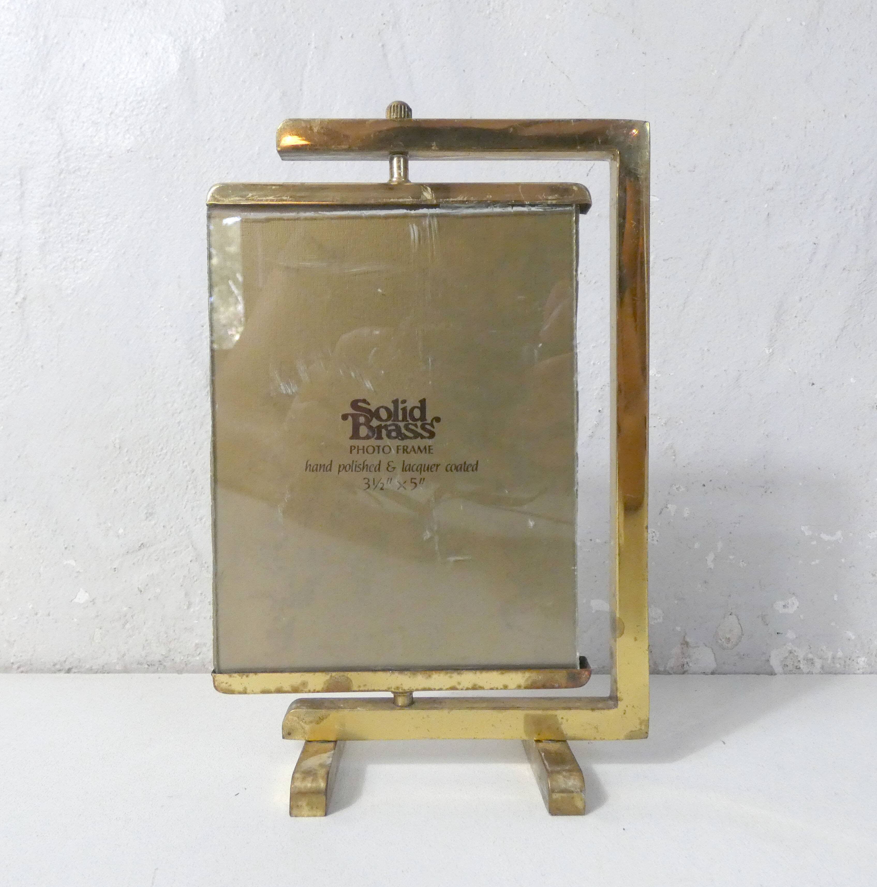 Double-sided carousel photo frame in gold metal