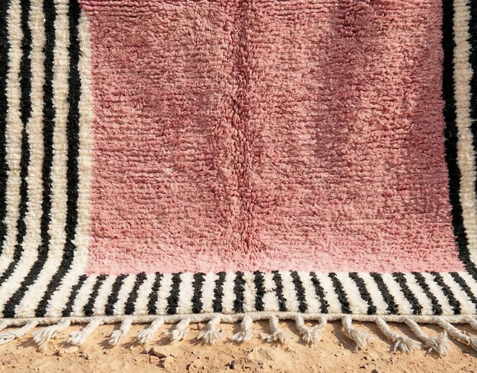 Magnificent handmade pink Berber rug 150/250cm