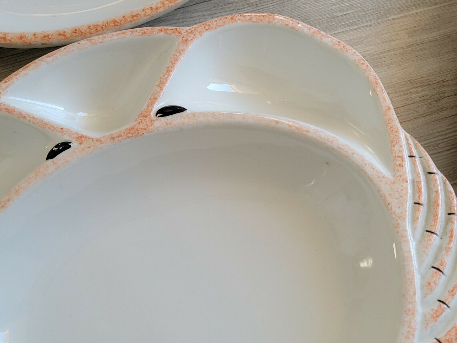 6 compartmentalized plates form crustacean crab