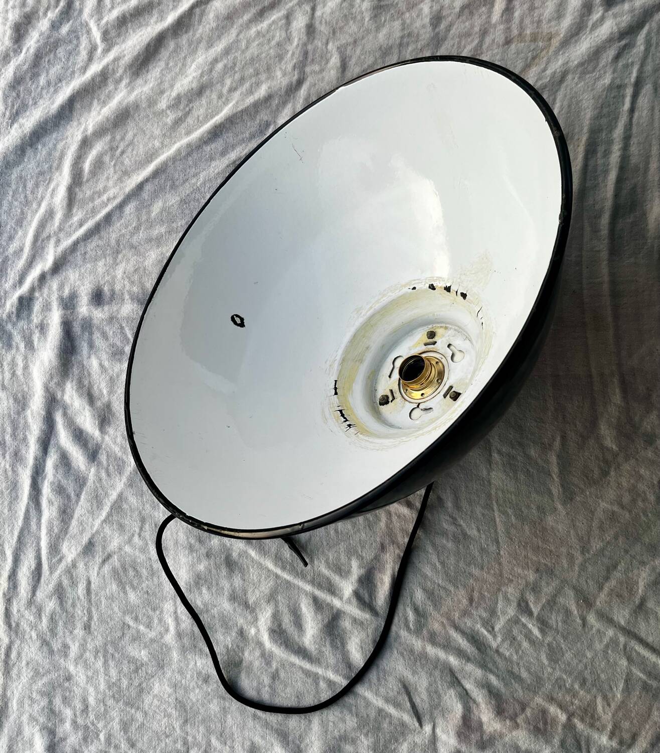 XXL industrial suspension in black enamelled sheet metal