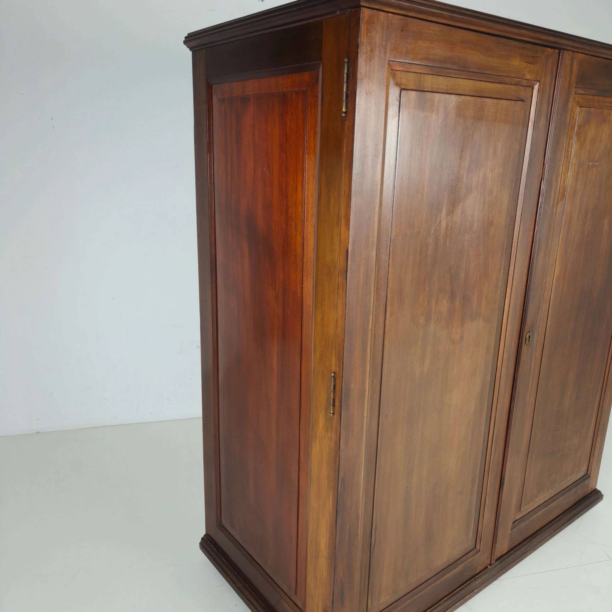 Early 20th century Innovation Ingenuities Ltd. gentleman’s wardrobe