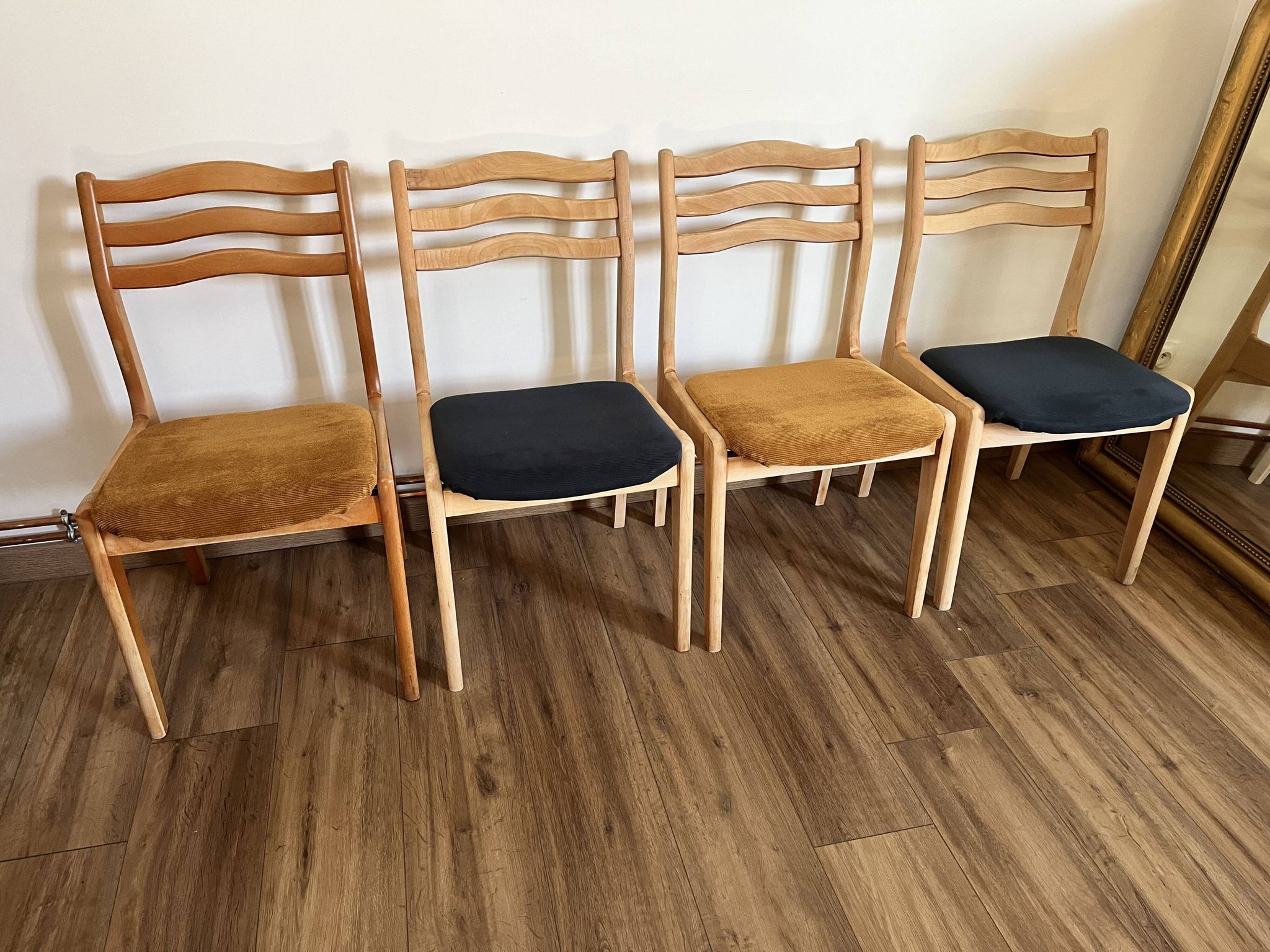 Set of 4 ribbed fabric chairs