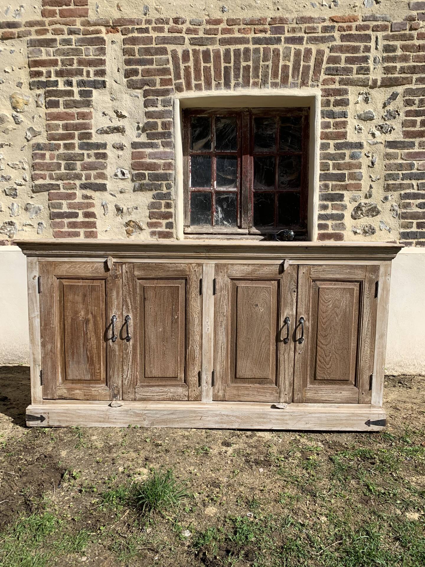 Low sideboard in raw wood, with 4 doors, salvaged from an Indian home