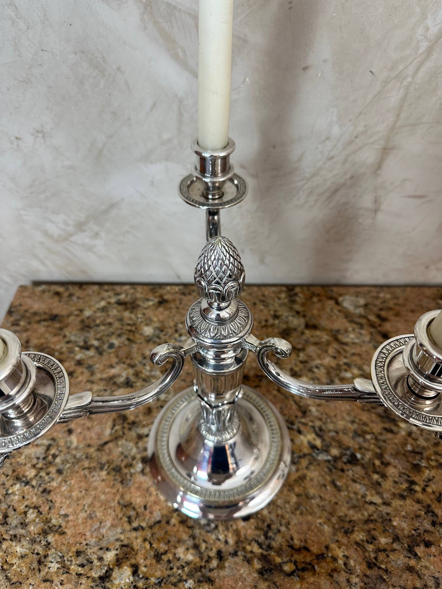 Paire de chandelier en métal argenté