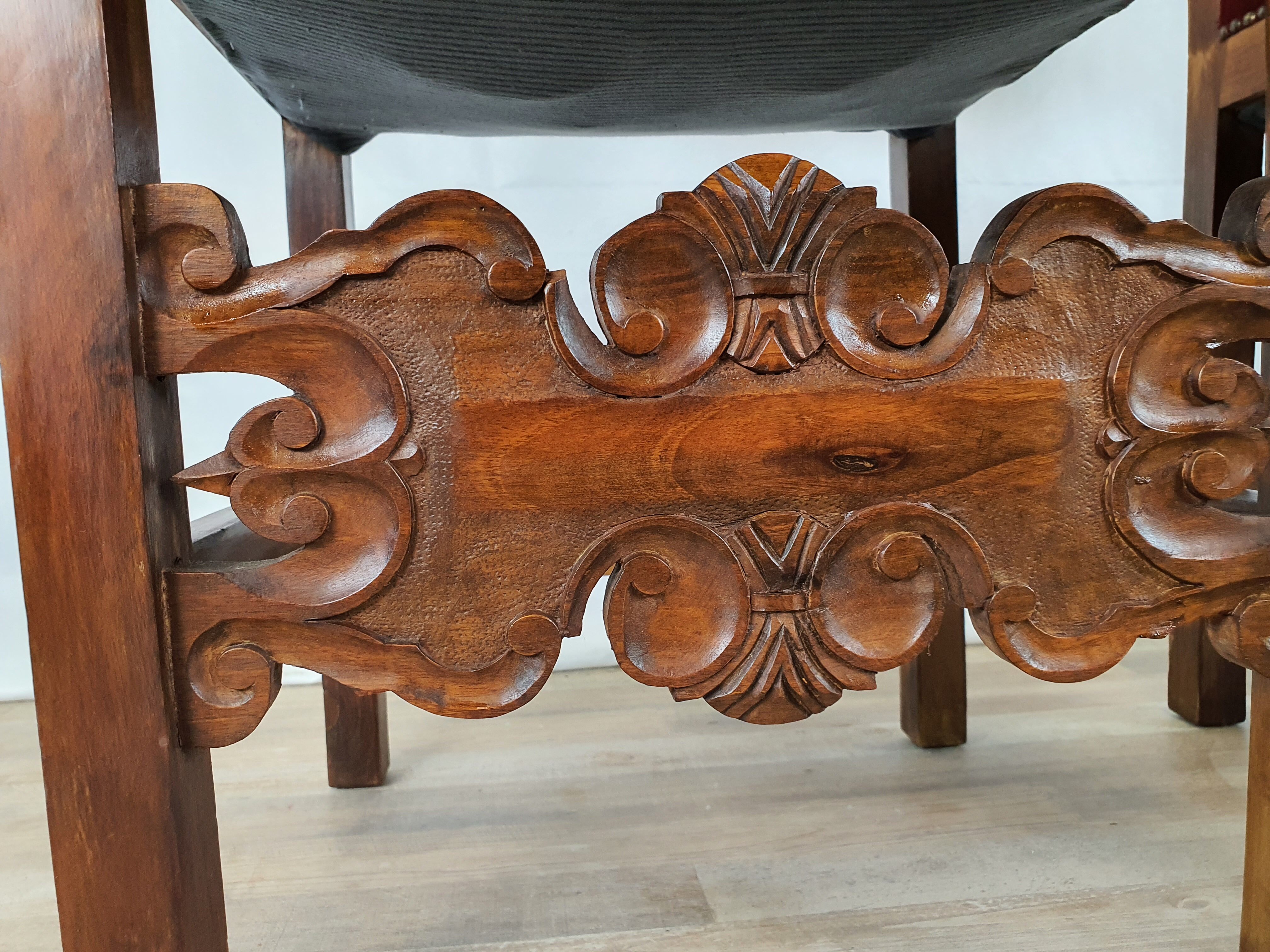Pair of Renaissance chairs from the early 1900s