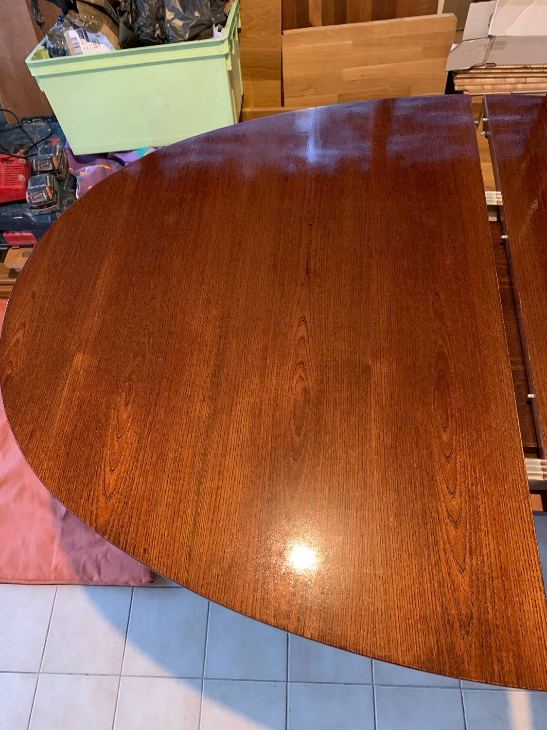 Baumann oval table with extensions