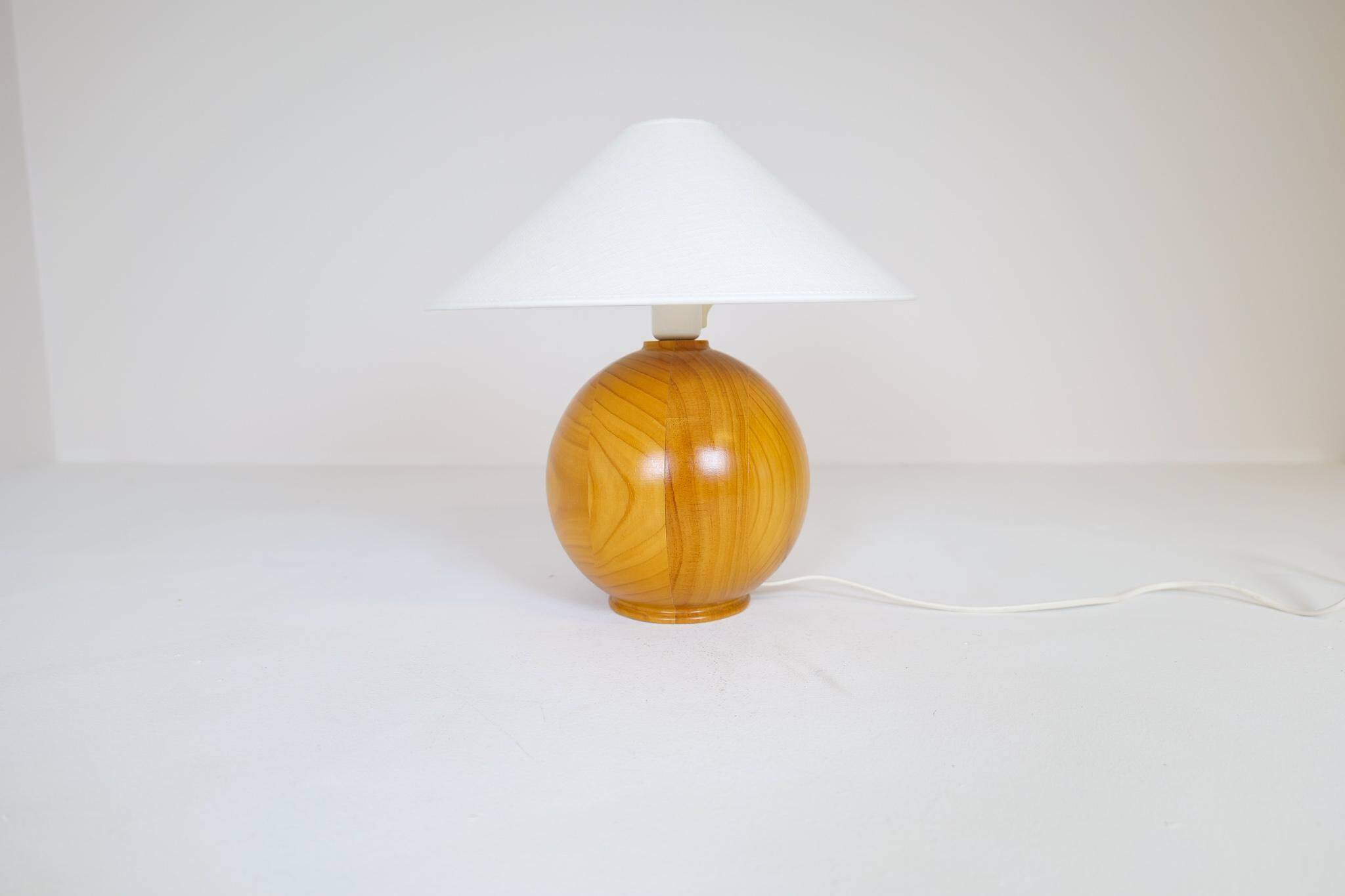 Mid-century modern sculptural table lamp in solid pine, Sweden, 1970s.