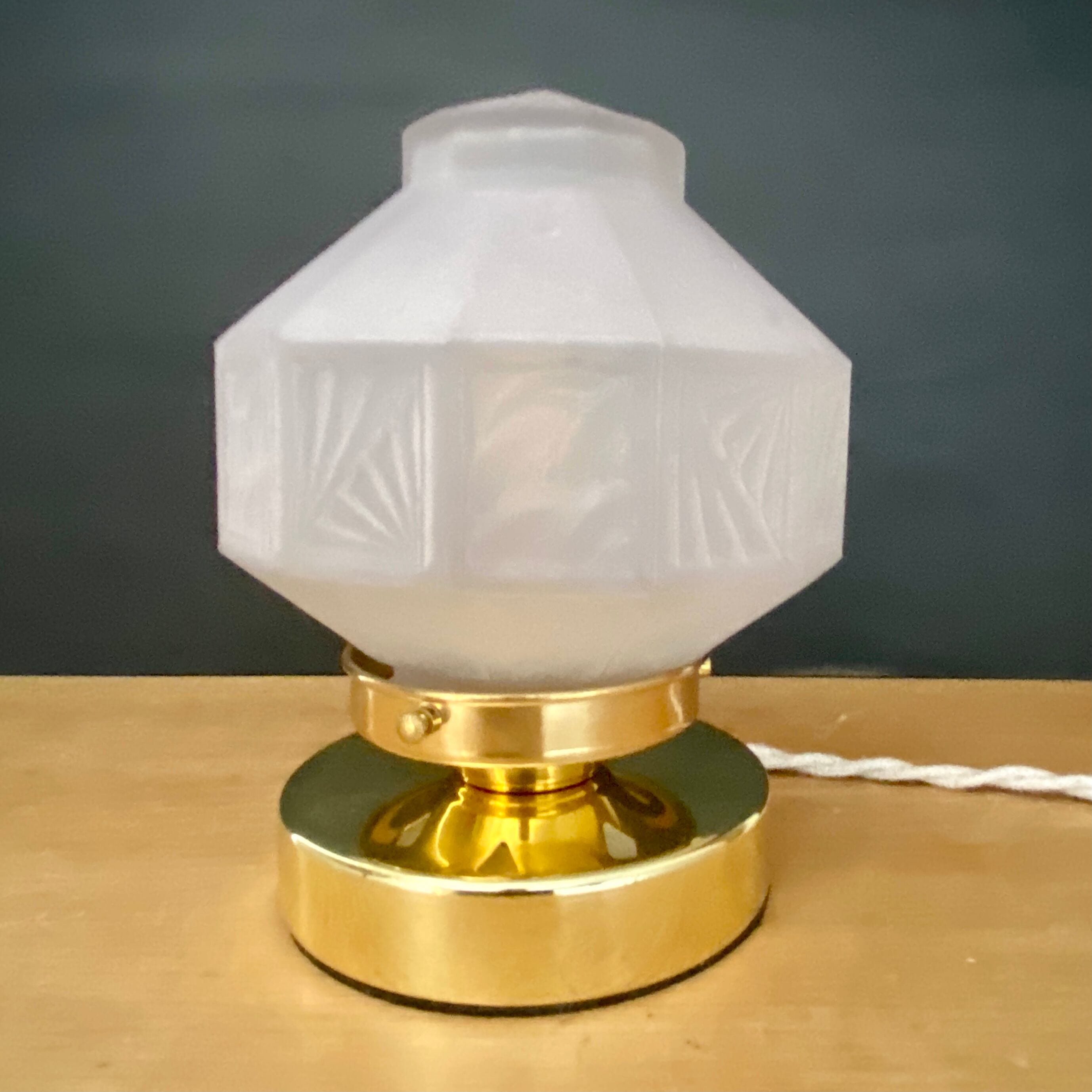 Table lamp globe vintage art deco glass