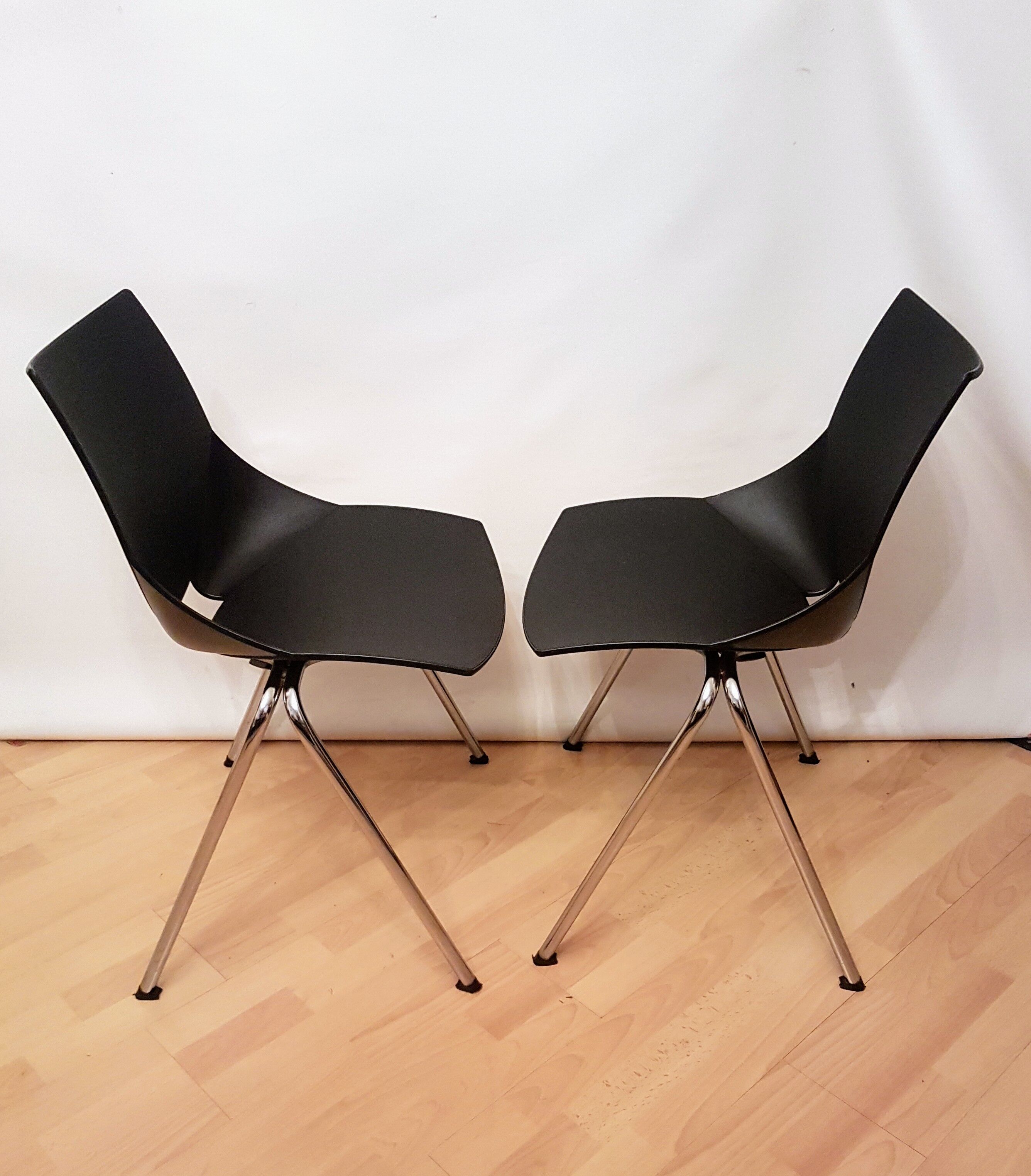 Paire de chaises Shell, dessinée par Angelo Pinaffo