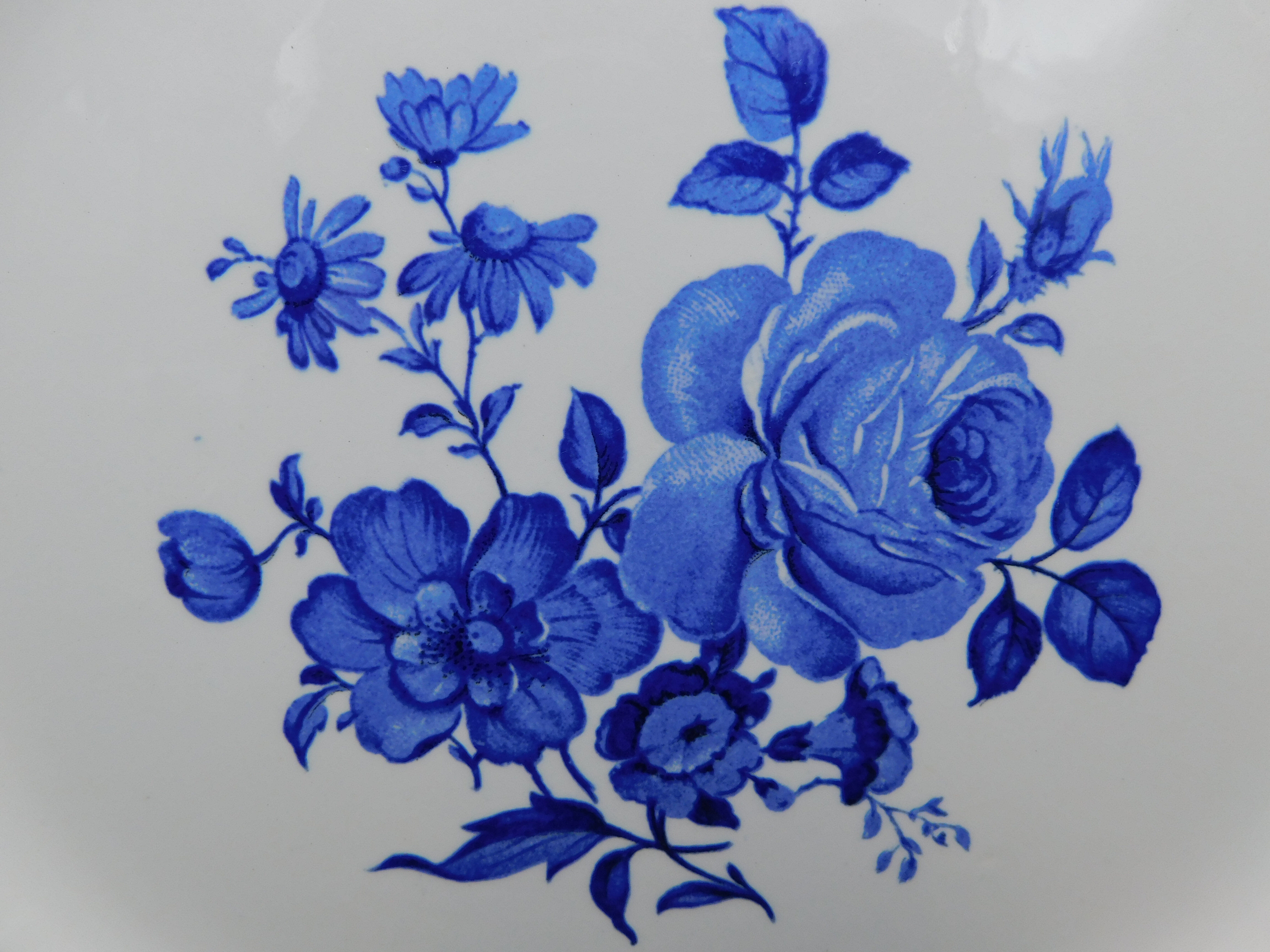 Cake dish KG Lunéville with blue flowers