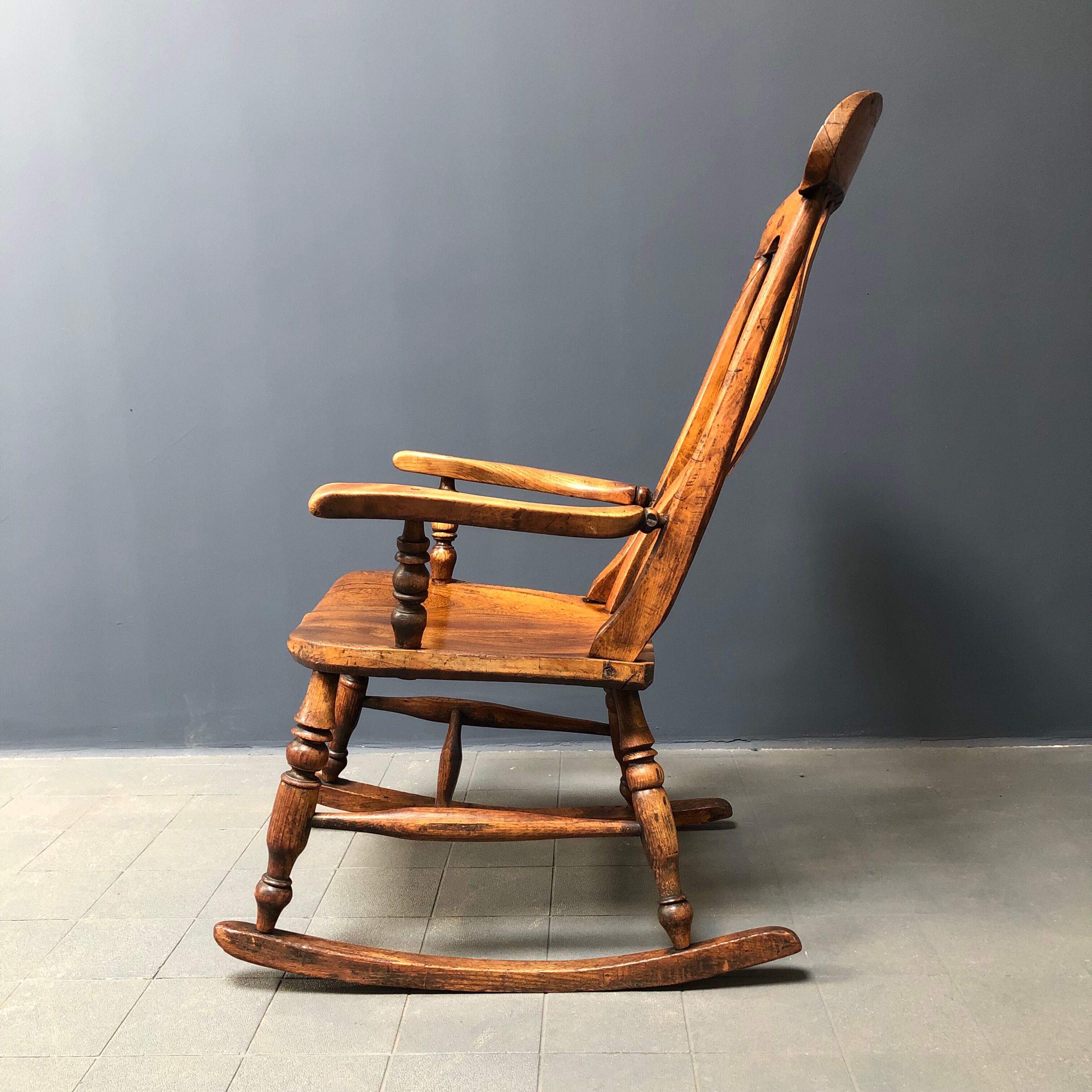 English Windsor rocking chair from the early 1900s