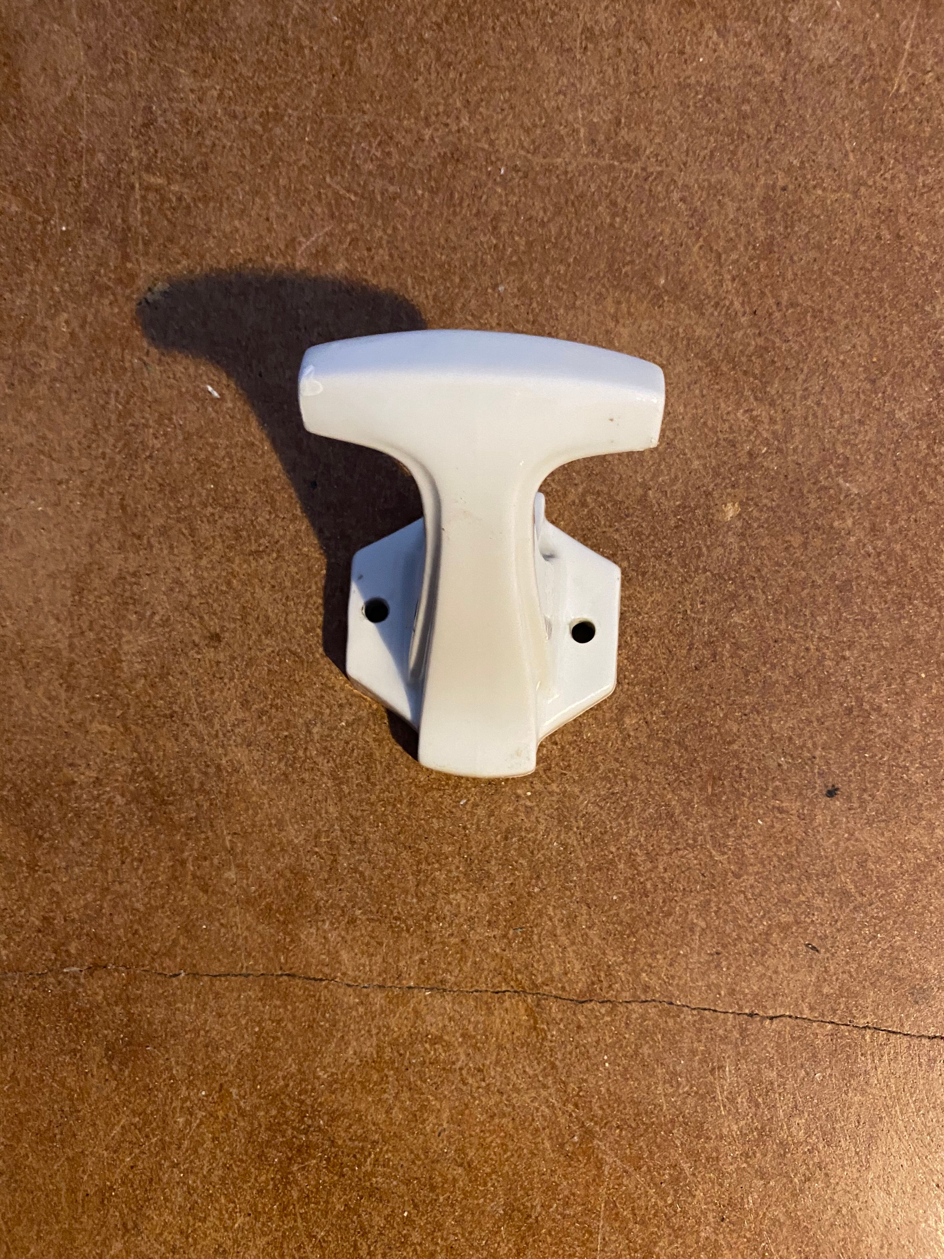 Vintage porcelain soap and patère door