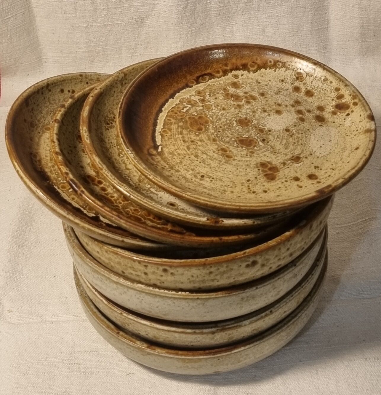 Set 8 plates.