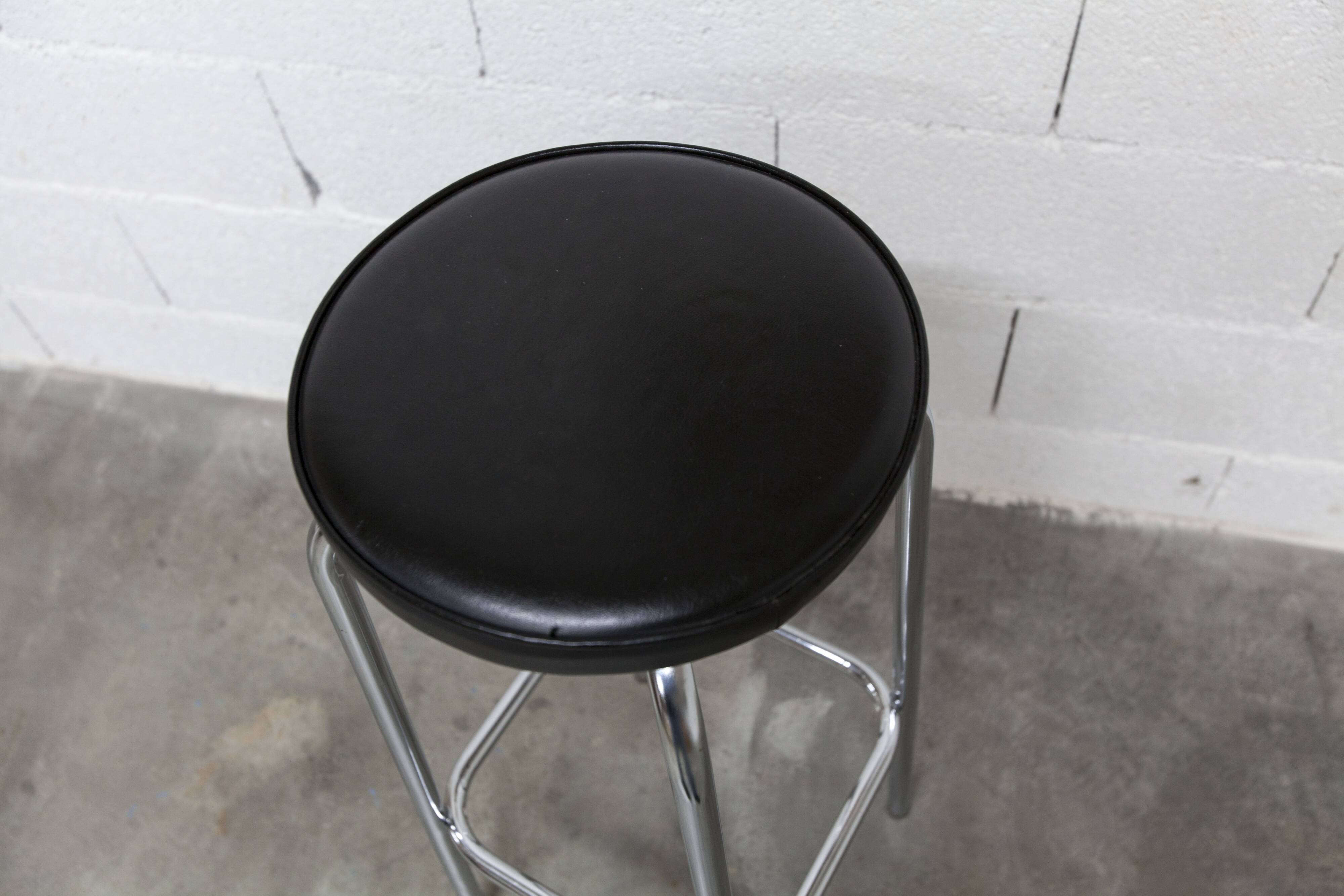 Tabouret 1960 chrome et skaï noir h82.5cm