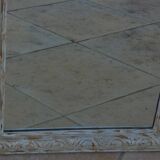 Miroir ancien chic et de style avec cadre bois sculpté en blanc cérusé et doré