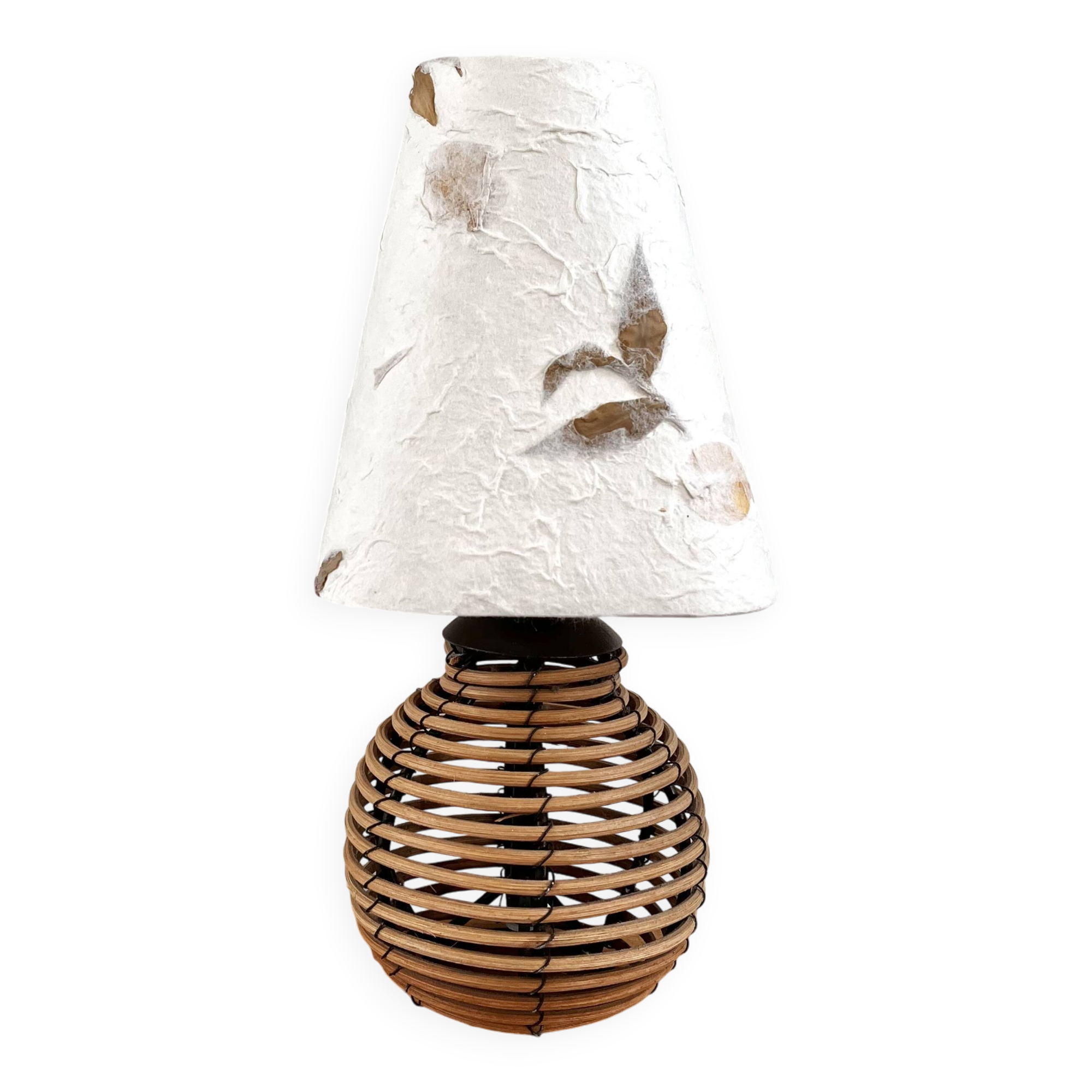 Lampe boule rotin et herbier