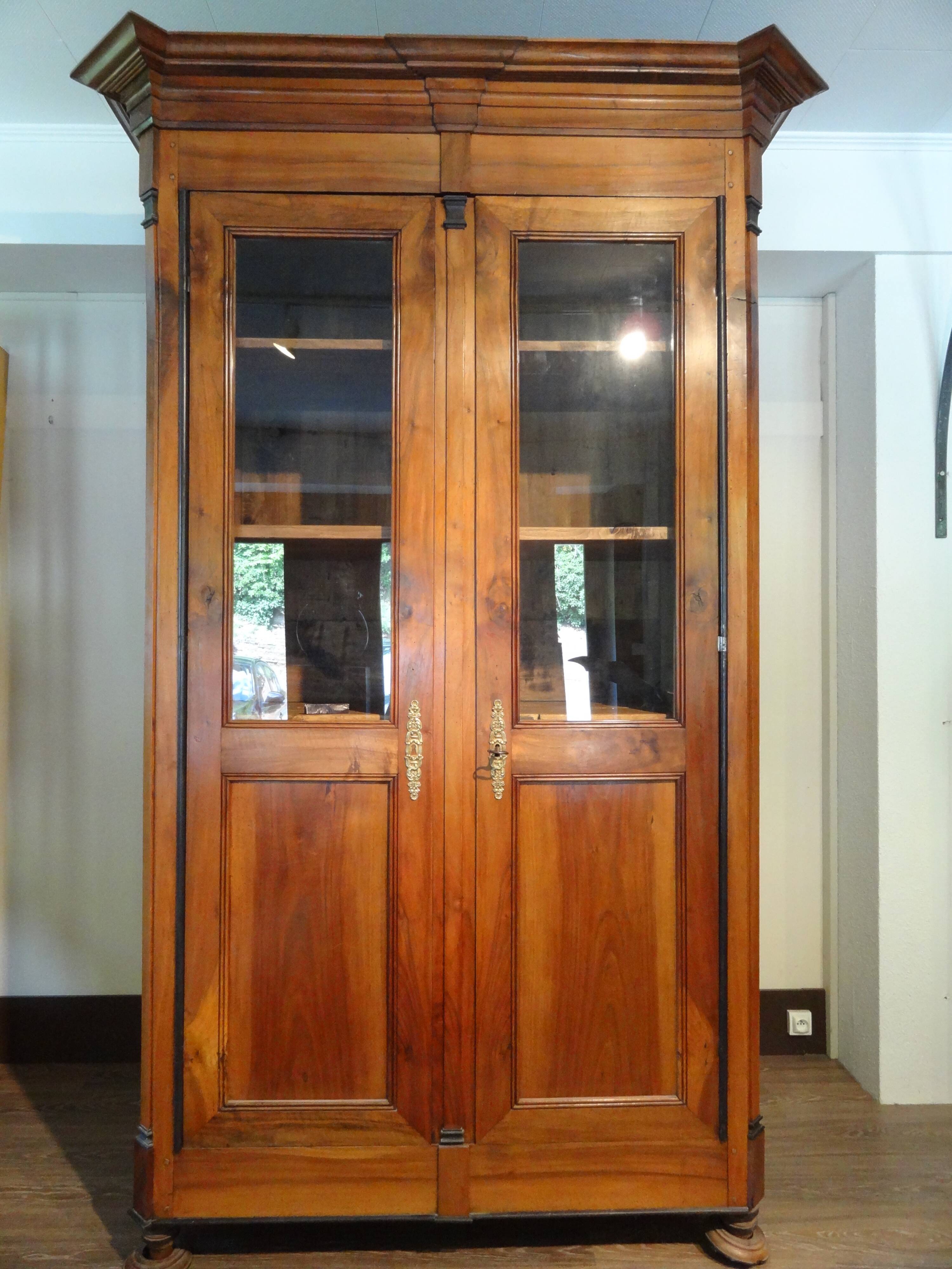 Large director's bookcase in solid walnut, 19th century.