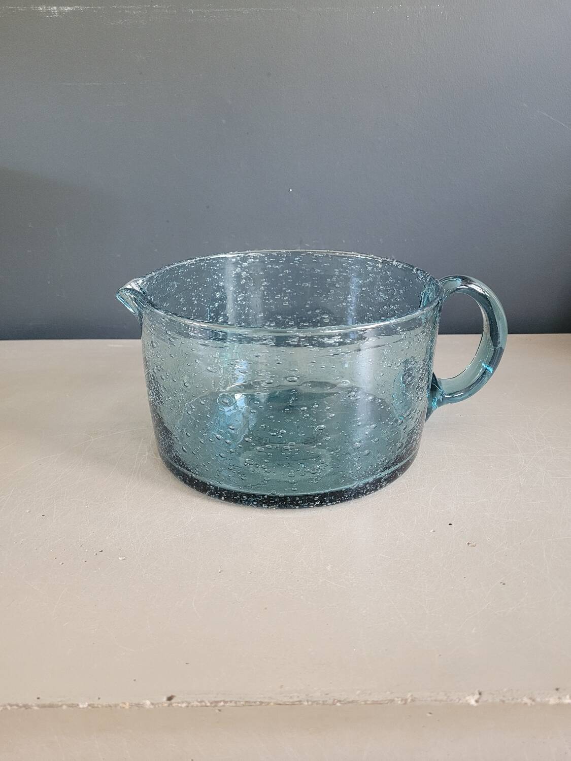 Large 2L pitcher in blue bubble glass