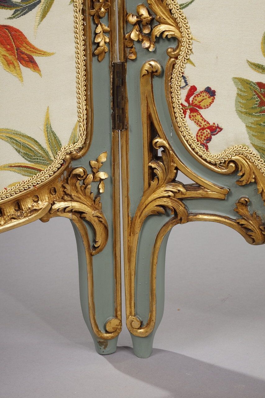 Louis XV style screen with three sheets in molded wood and embroidered fabrics