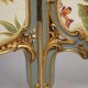 Paravent de Style Louis XV à trois feuille en bois mouluré et tissus brodé