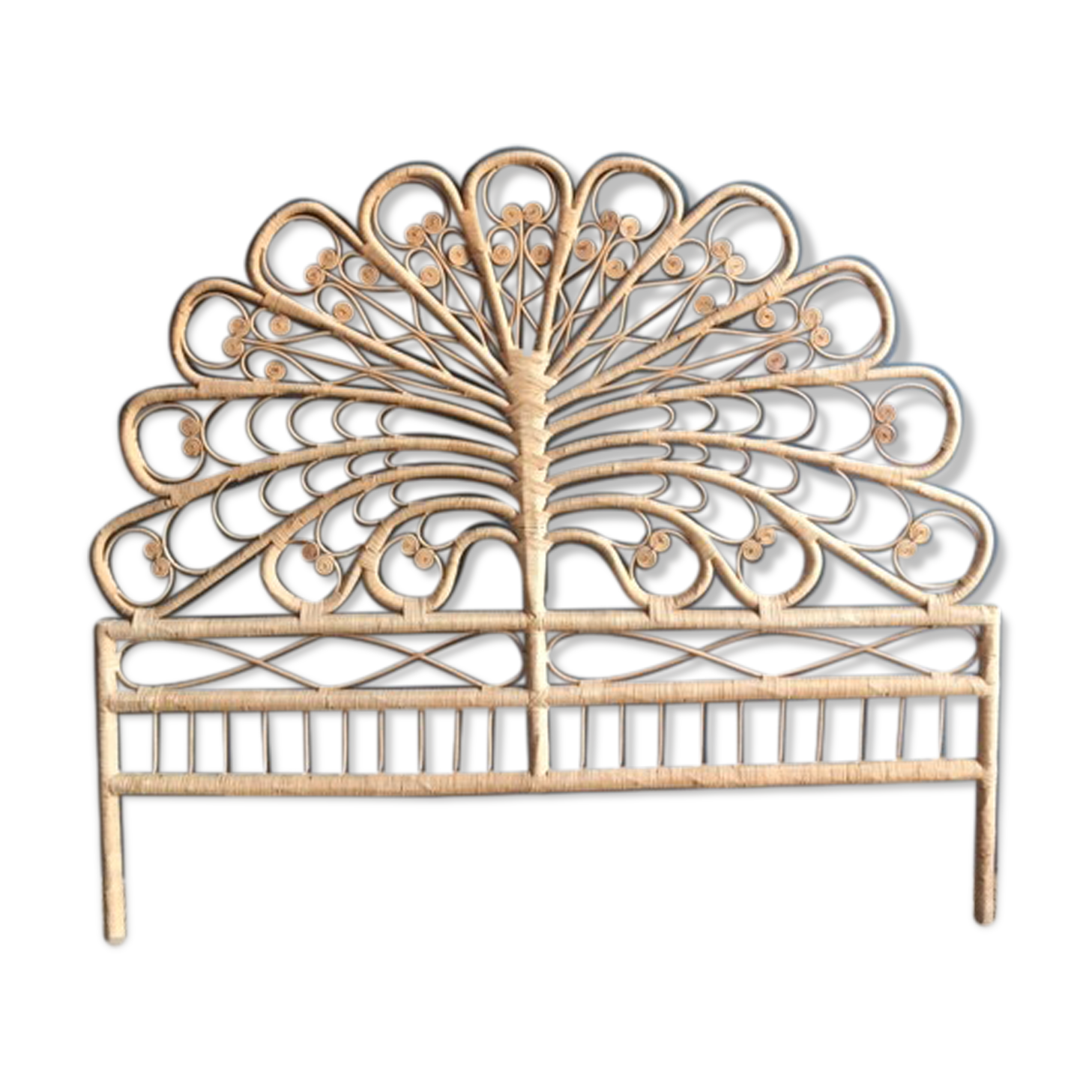 Peacock rattan headof