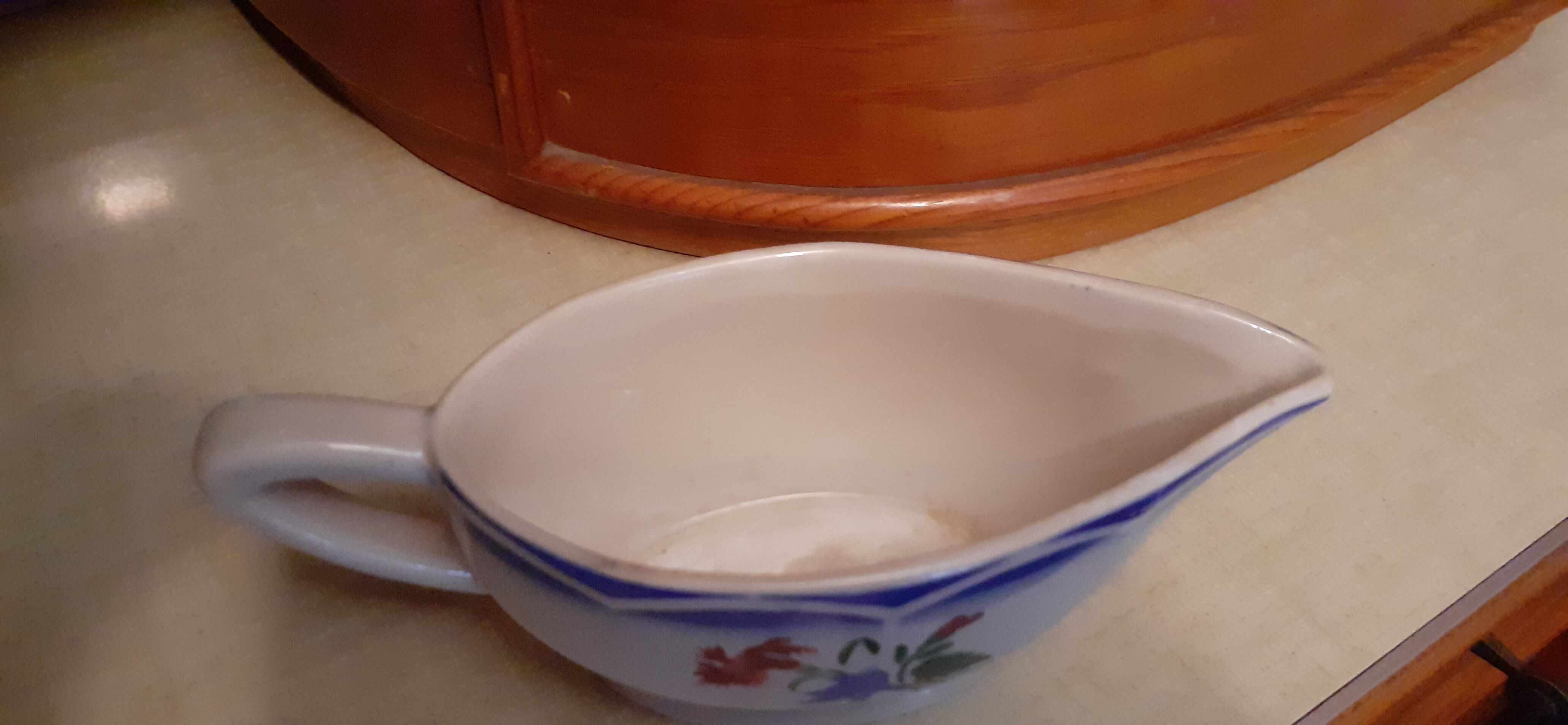 Gravy boat