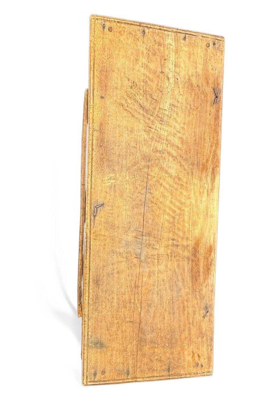 Magnifique coffre de mariage ancien en bois sculpté