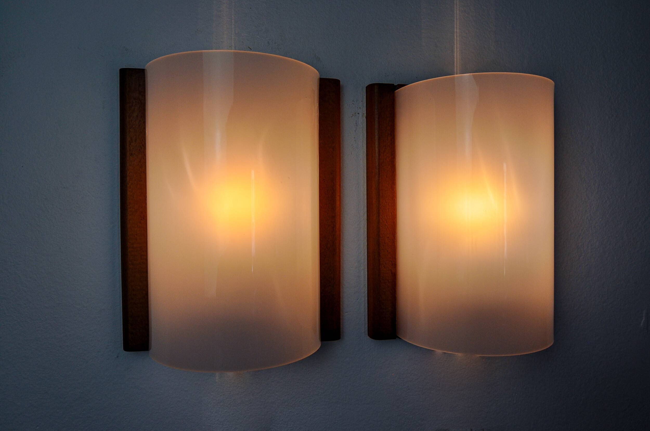 Pair of pine and methacrylate wall lights, Spain 1980