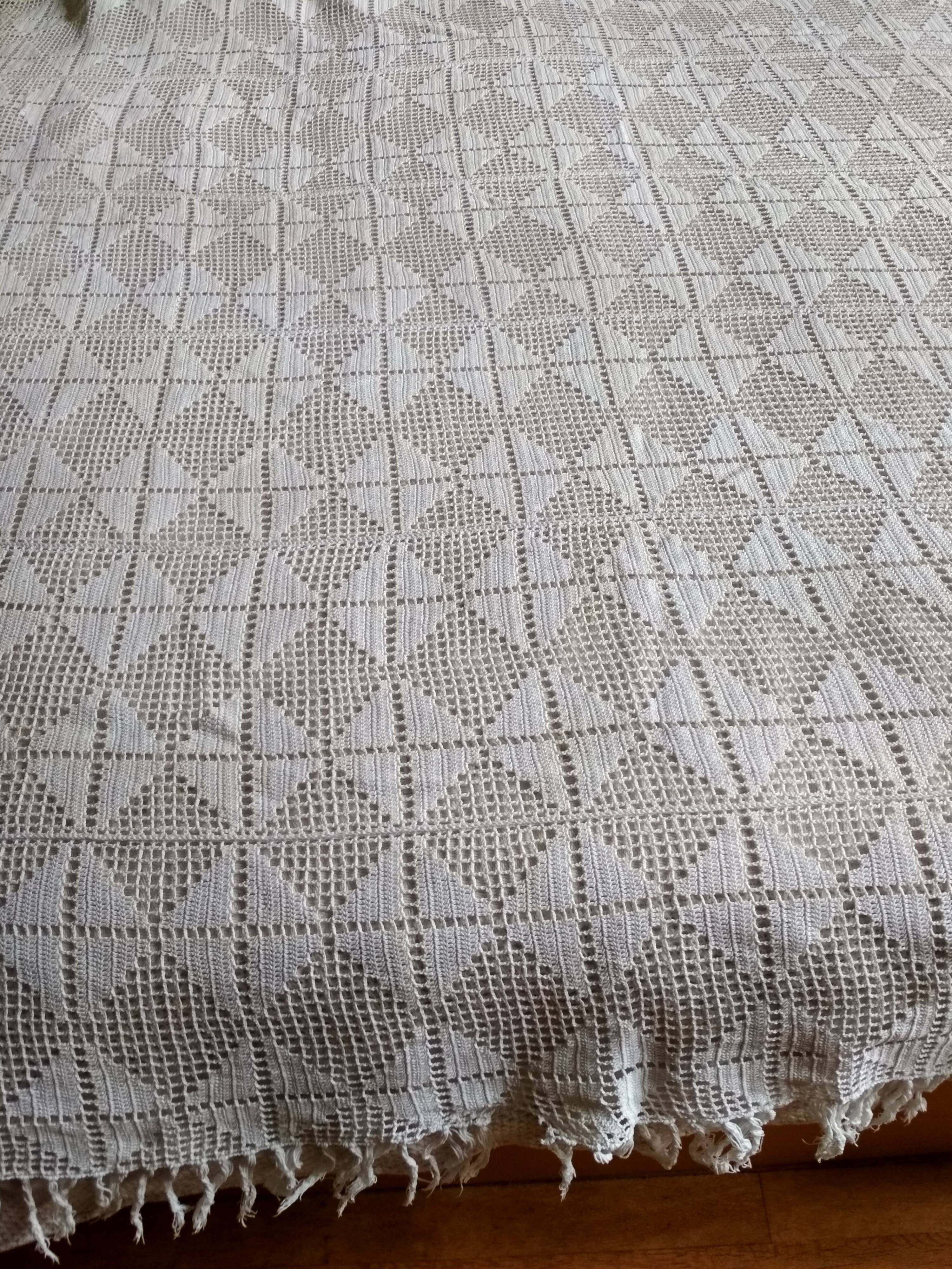 White cotton bed cover, Old crochet bed throw, white cotton bed cover