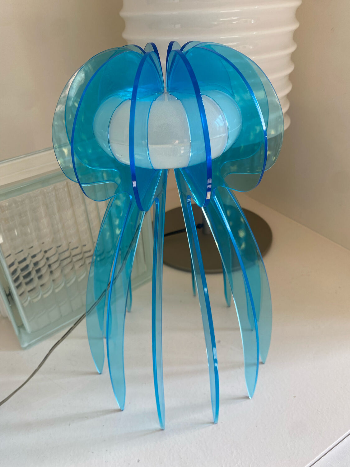 Lamp in plexiglass or vintage plexi in the shape of jellyfish