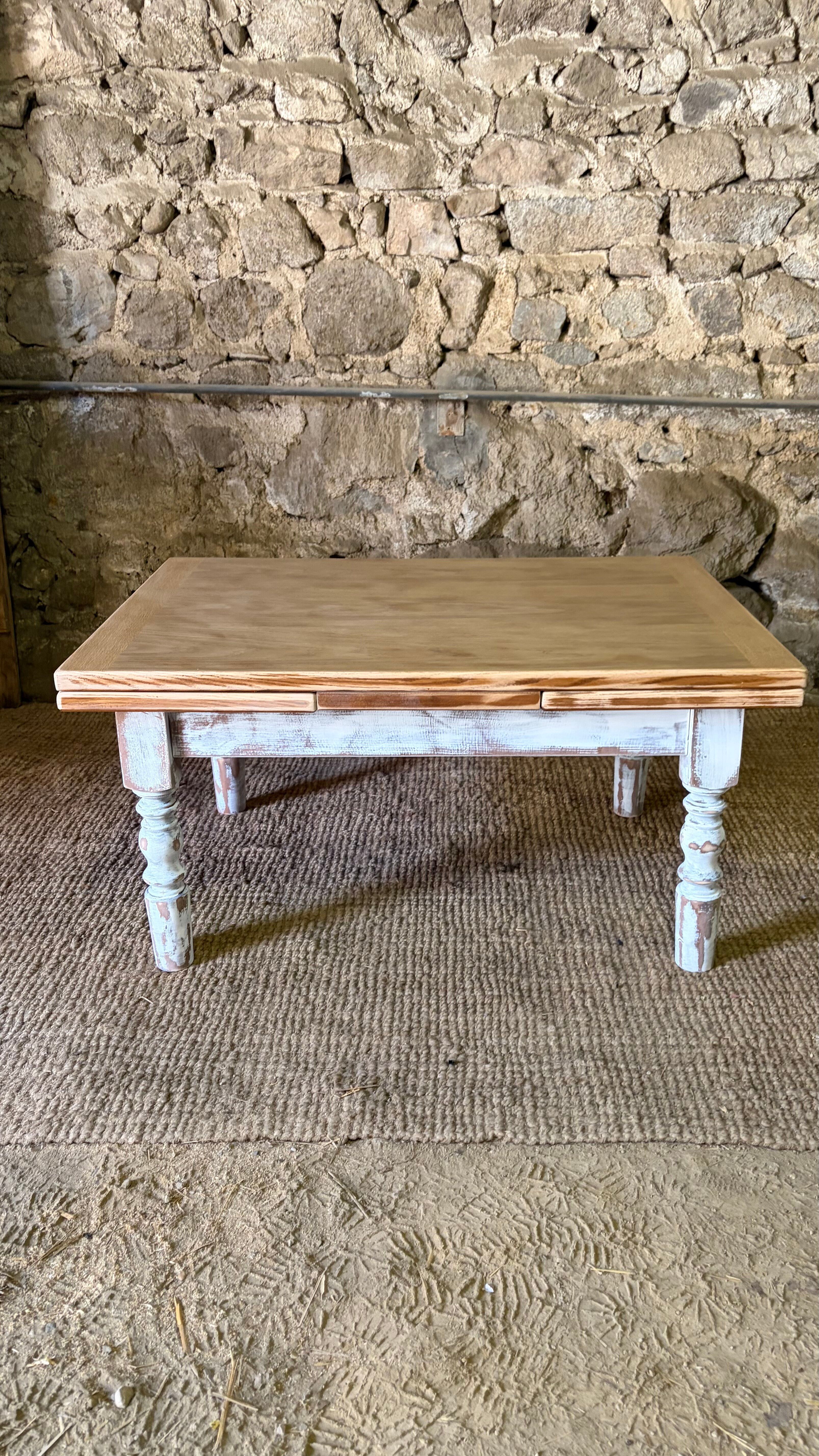 Extendable coffee table