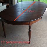 Round pine table with three extensions.