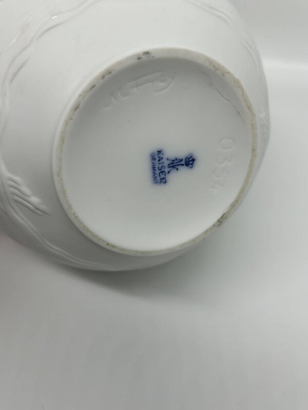 vase en porcelaine biscuit Kaiser