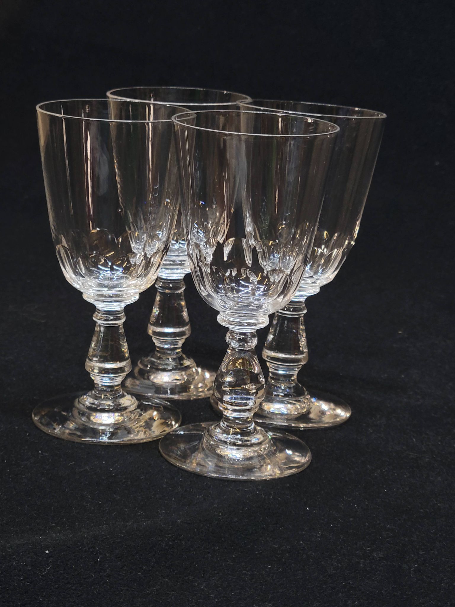 4 anciens verres a vin en cristal taillé baccarat ? saint louis ?