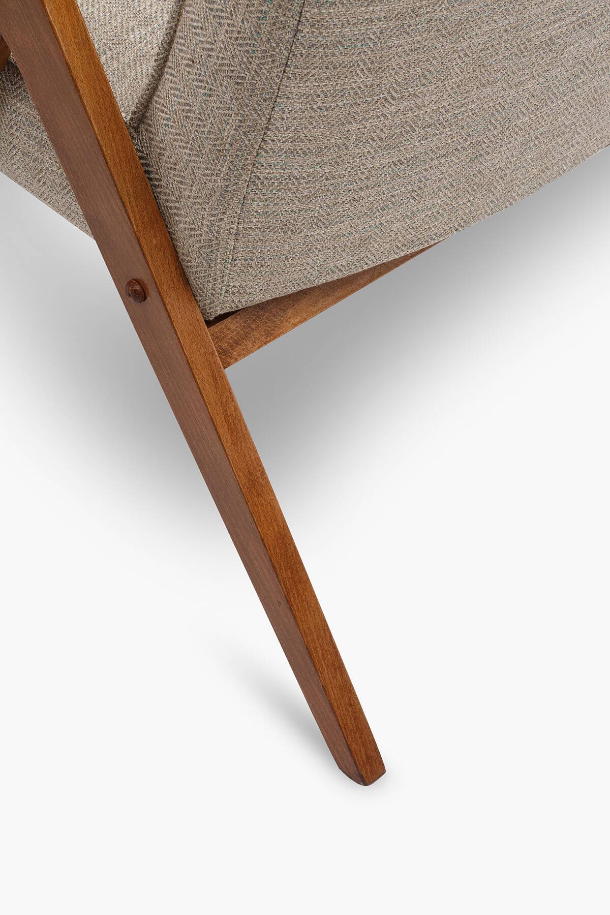 Type 300-177 BUNNY armchair with footrest