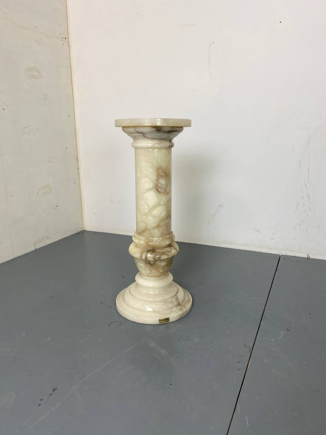 Vintage Spanish Alabaster Pedestal Column with Original Vase, 1970s, Set of 2
