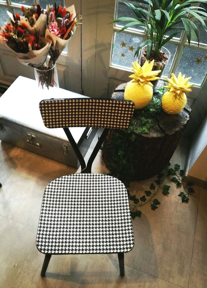 Chaise vintage pied de poule