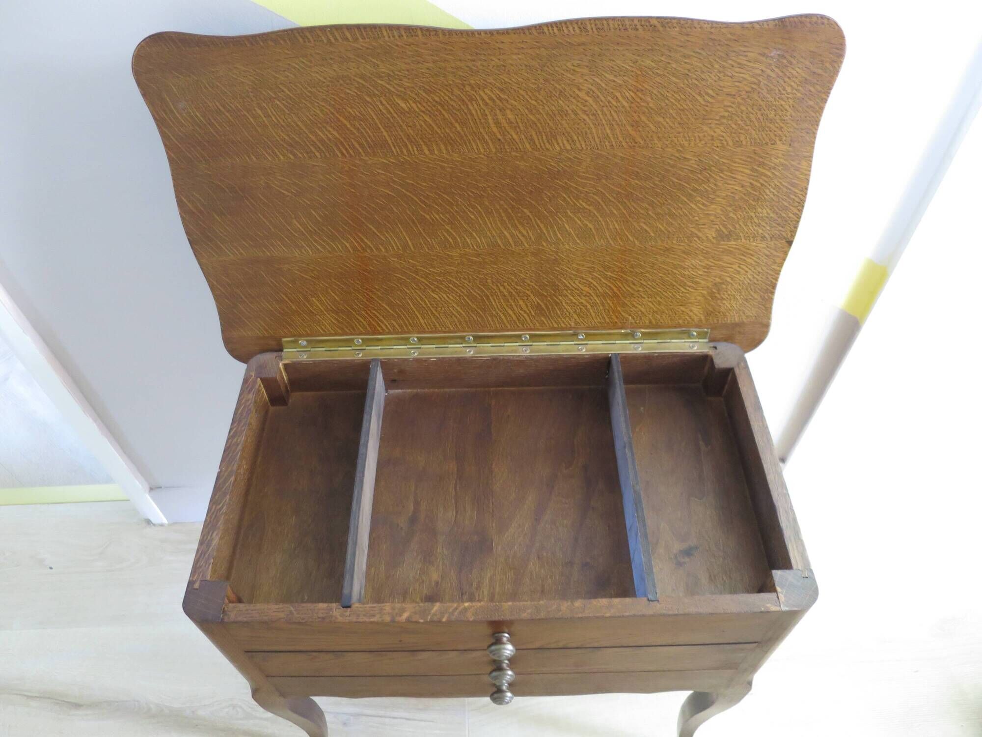 Vintage - Charming work table - Small chest of drawers/dressing table - Louis XV style - Cabriole legs - 2 drawers