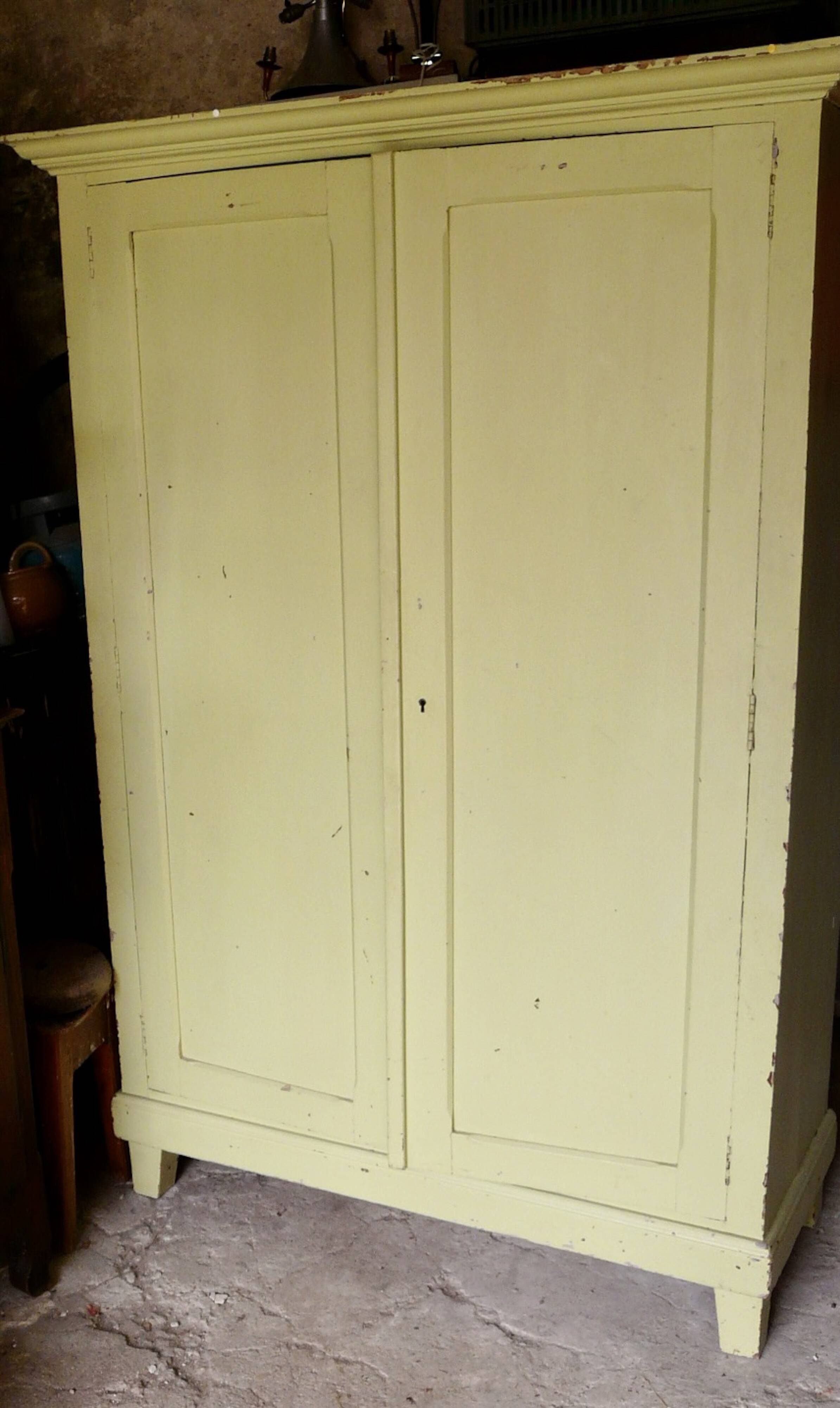Armoire parisienne peinte vintage 1960