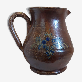 Sandstone pitcher