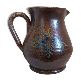 Sandstone pitcher